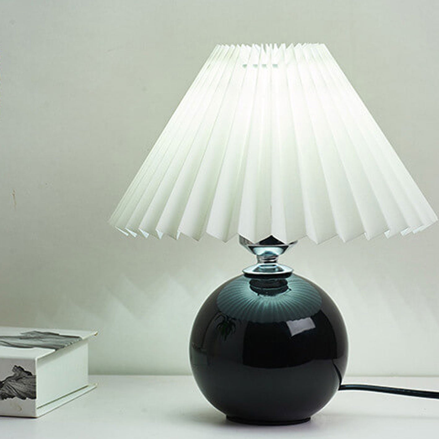 Luminária de mesa em cerâmica plissada estilo nórdico Preto Branco Interruptor de Botão