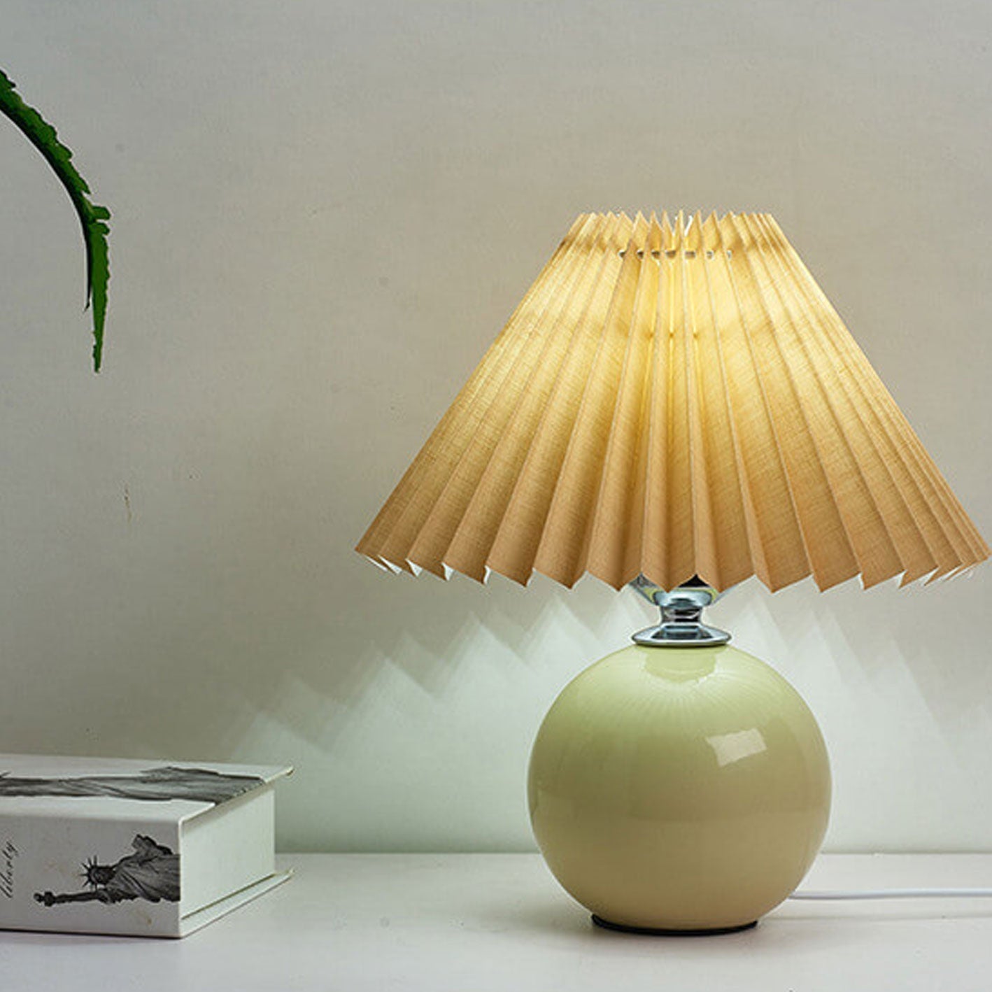 Luminária de mesa em cerâmica plissada estilo nórdico