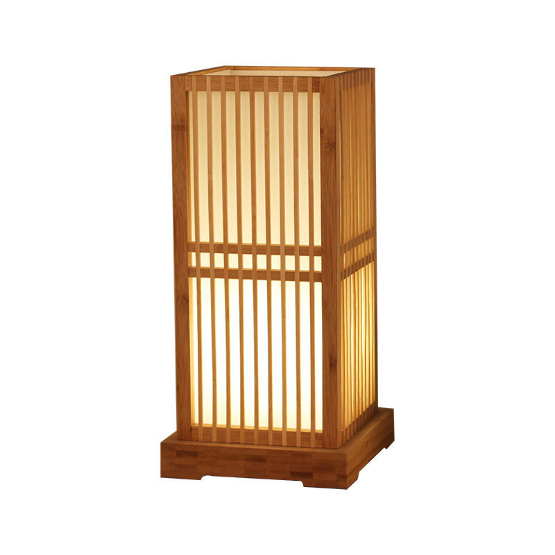 Luminária de mesa em formato quadrado feita de madeira japonesa.