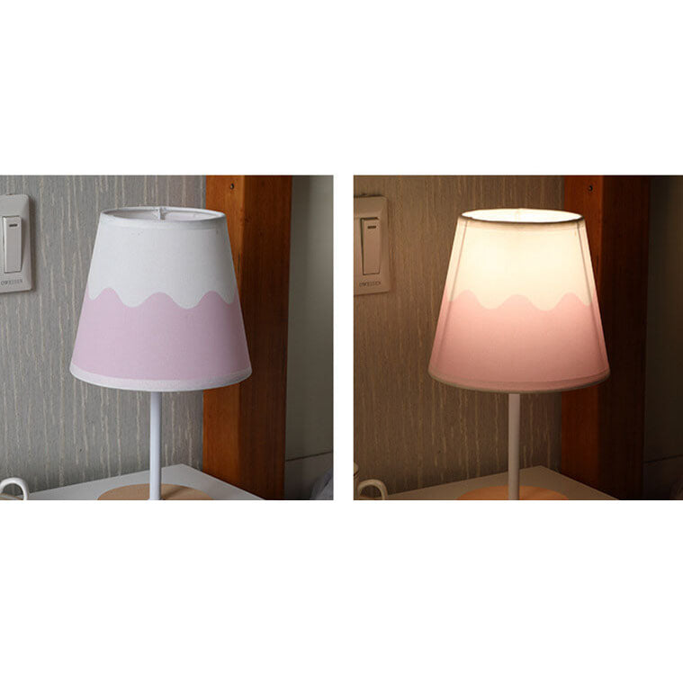 Luminária de mesa em madeira estilo vintage nórdico com LED