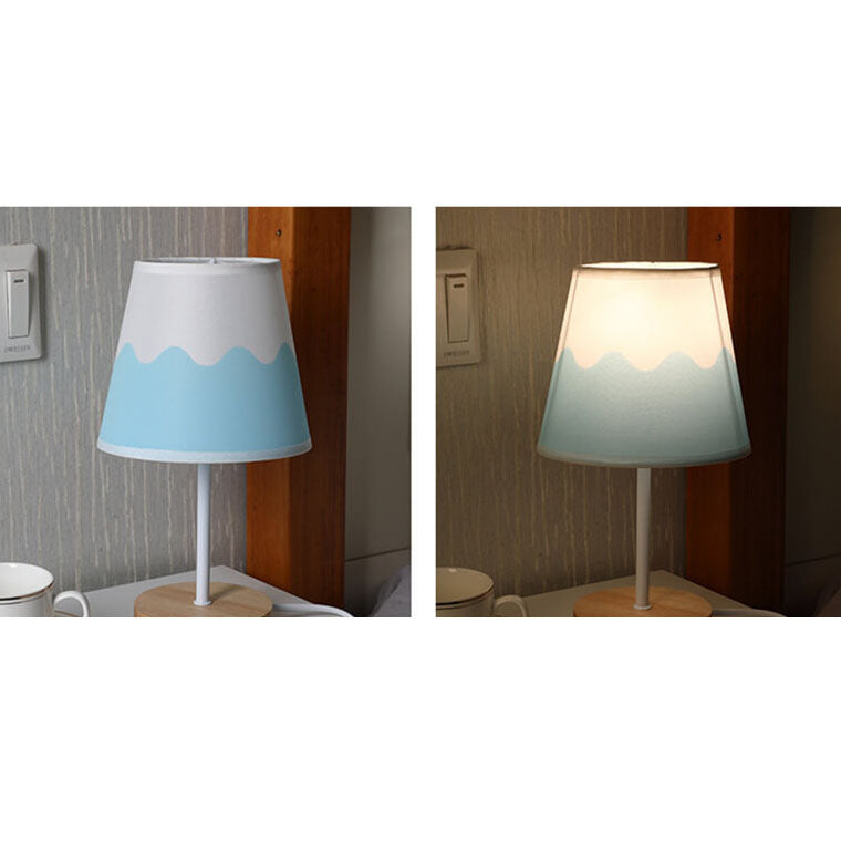 Luminária de mesa em madeira estilo vintage nórdico com LED
