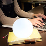 Luminária de mesa sem fio RGB com controle remoto - Abajur recarregável com 16 opções de cores para ambientação.