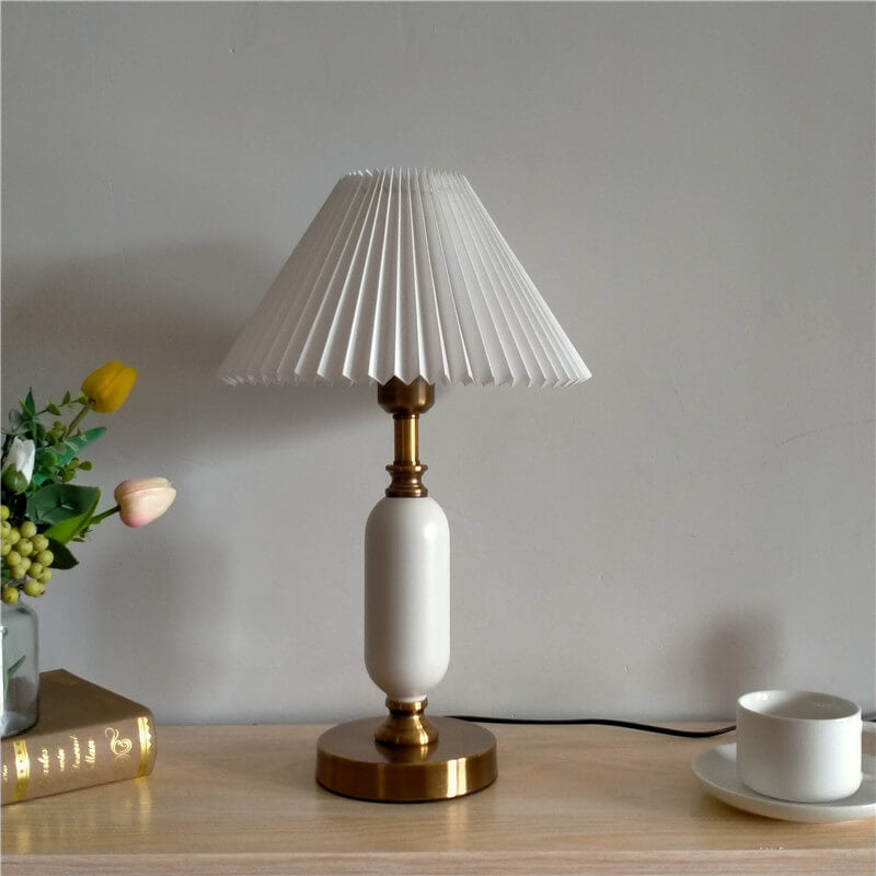 Luminária de mesa vintage com abajur plissado preto | Abajur de coluna em latão para quarto e sala de estar Plissado Branco + Base Branca