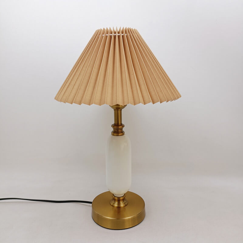 Luminária de mesa vintage com abajur plissado preto | Abajur de coluna em latão para quarto e sala de estar Plissado Caqui + Base Branca