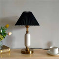 Luminária de mesa vintage com abajur plissado preto | Abajur de coluna em latão para quarto e sala de estar Plissado Preto + Base Branca