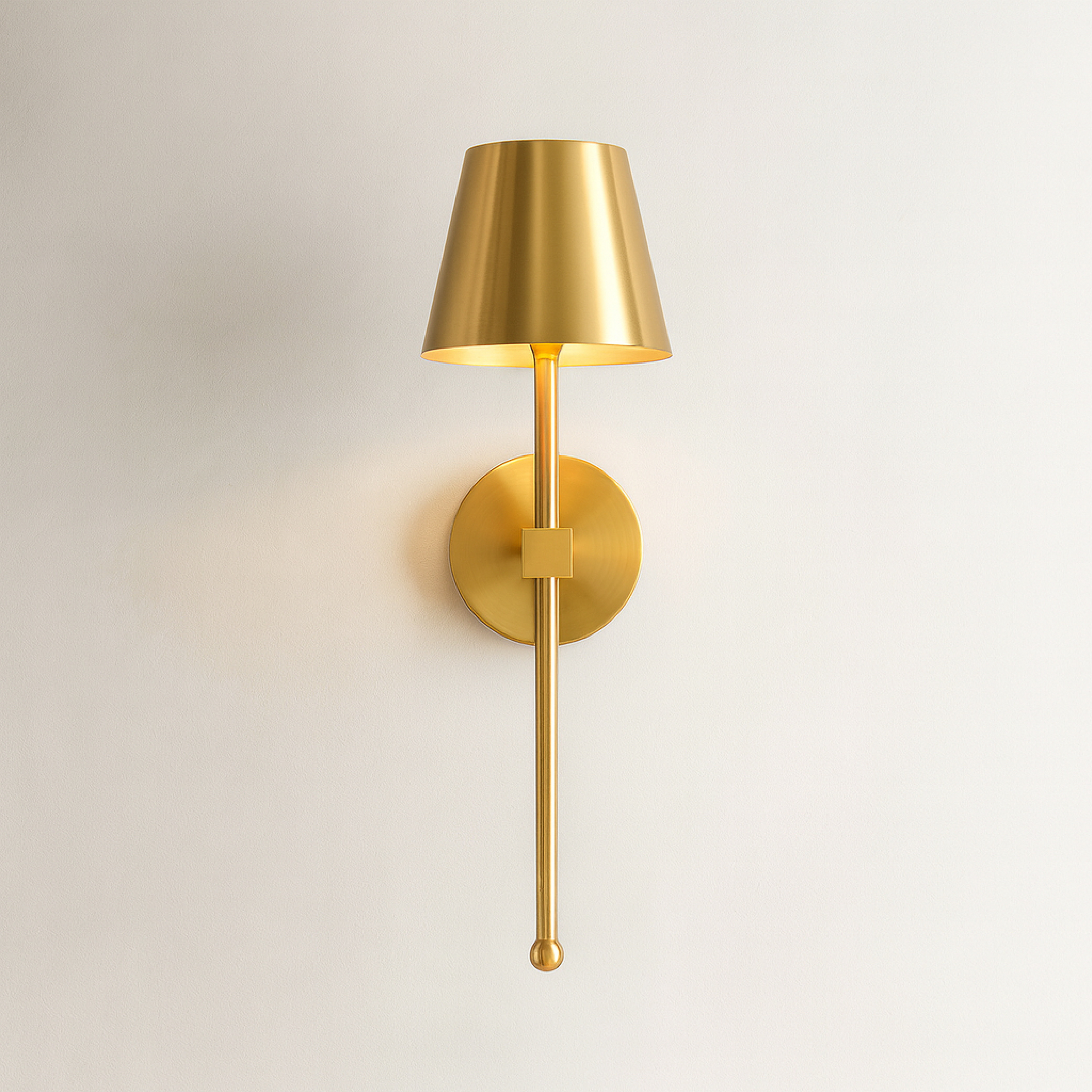 Luminária de parede | Elegante lâmpada sem fio com design contemporâneo e iluminação suave para ambientes sofisticados.
