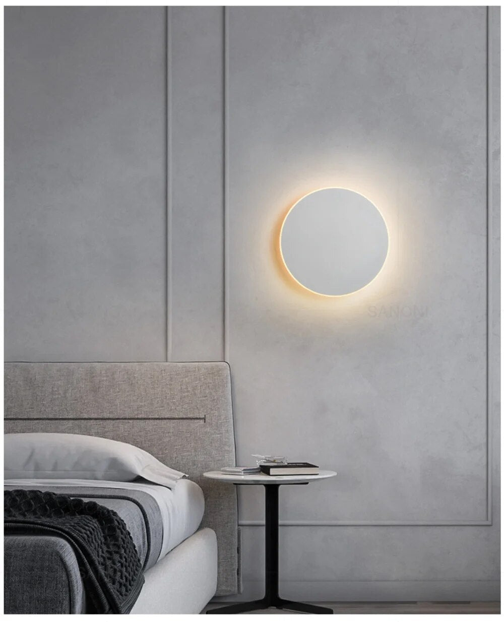 Luminária de parede LED circular com design minimalista e acabamento em aço escovado.