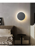 Luminária de parede LED circular com design minimalista e acabamento em aço escovado. 30cm preto