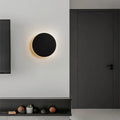 Luminária de parede LED circular com design minimalista e acabamento em aço escovado.