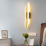 Luminária de parede LED com design minimalista e sofisticado para um toque contemporâneo em seus espaços.