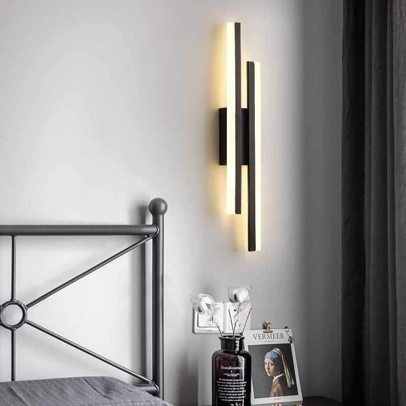 Luminária de parede LED com design minimalista e sofisticado para um toque contemporâneo em seus espaços.