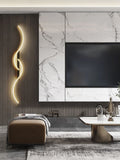Luminária de parede LED contemporânea com design artístico envolvente e iluminação suave que transforma ambientes. Preto Dourado