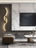 Luminária de parede LED contemporânea com design artístico envolvente e iluminação suave que transforma ambientes. Preto Dourado