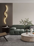 Luminária de parede LED contemporânea com design artístico envolvente e iluminação suave que transforma ambientes.