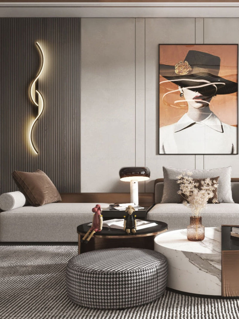 Luminária de parede LED contemporânea com design artístico envolvente e iluminação suave que transforma ambientes.