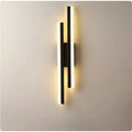 Luminária de parede LED em design minimalista com acabamento elegante para ambientes sofisticados. Preto (direita)