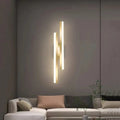 Luminária de parede LED em design minimalista com acabamento elegante para ambientes sofisticados.