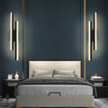 Luminária de parede LED em design minimalista com acabamento elegante para ambientes sofisticados.