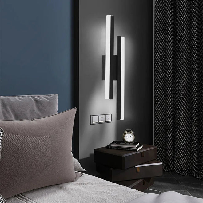Luminária de parede LED em design minimalista com acabamento elegante para ambientes sofisticados.