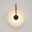 Luminária de parede LED em mármore alabastro com design contemporâneo e toque sofisticado para iluminar com elegância sua decoração moderna.