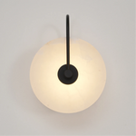 Luminária de parede LED em mármore alabastro com design contemporâneo e toque sofisticado para iluminar com elegância sua decoração moderna. Preto