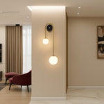 Luminária de parede arqueada em metal polido, ideal para iluminar com sofisticação e estilo ambientes contemporâneos.