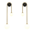 Luminária de parede arqueada em metal polido, ideal para iluminar com sofisticação e estilo ambientes contemporâneos.