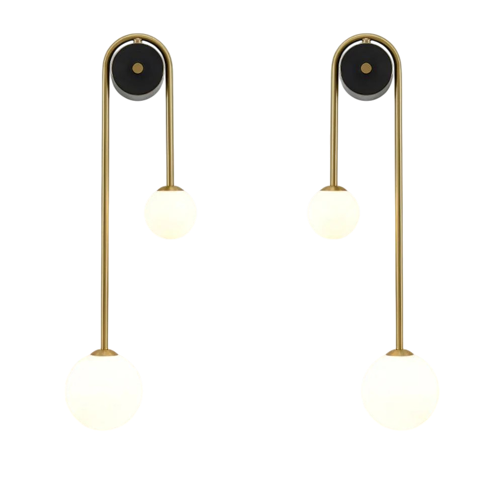 Luminária de parede arqueada em metal polido, ideal para iluminar com sofisticação e estilo ambientes contemporâneos.