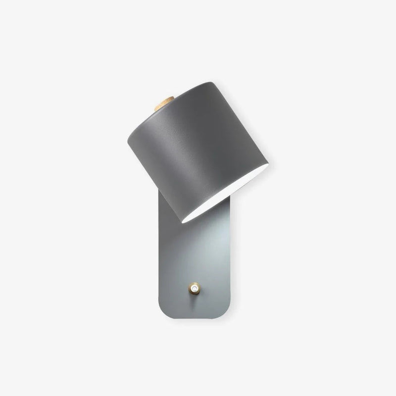 Luminária de parede cilíndrica em acabamento mate, projetada para iluminar com elegância e simplicidade em ambientes contemporâneos. Cinza