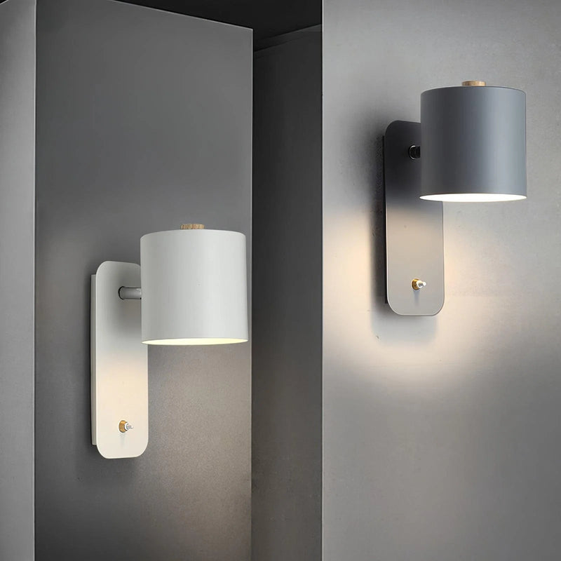 Luminária de parede cilíndrica em acabamento mate, projetada para iluminar com elegância e simplicidade em ambientes contemporâneos.