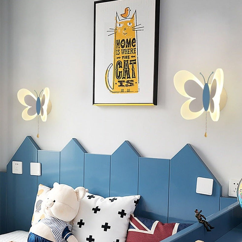 Luminária de parede contemporânea com design escultural e iluminação suave e envolvente.