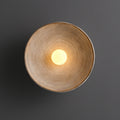 Luminária de parede de madeira japonesa contemporânea com iluminação suave e design minimalista para ambientes requintados.