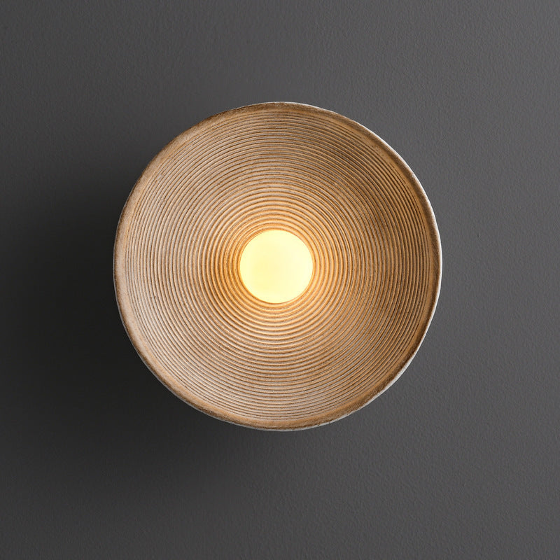 Luminária de parede de madeira japonesa contemporânea com iluminação suave e design minimalista para ambientes requintados.