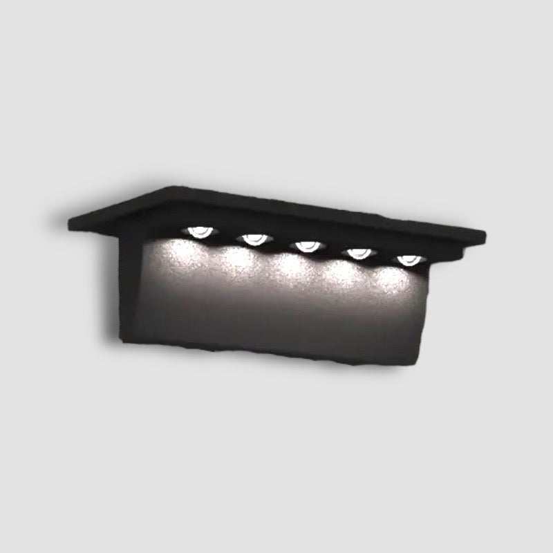 Luminária de parede elegante com iluminação LED ambiente e acabamento resistente em aço inoxidável para exteriores.
