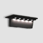 Luminária de parede elegante com iluminação LED ambiente e acabamento resistente em aço inoxidável para exteriores.