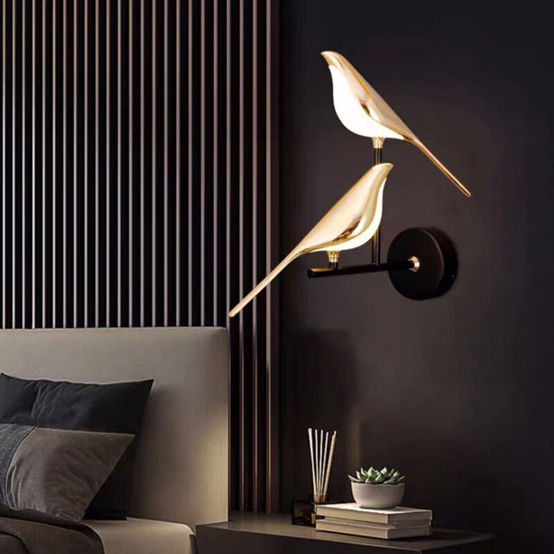 Luminária de parede em LED contemporânea com design elegante em formato de pássaro, perfeita para criar um ambiente acolhedor e sofisticado.
