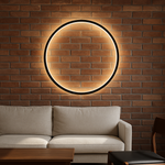 Luminária de parede em anel luxuoso com iluminação suave e design contemporâneo para ambientes requintados.