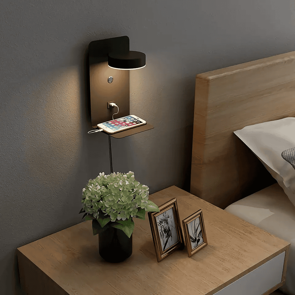 Luminária de parede em cerâmica iluminada com LED suave e design contemporâneo, trazendo charme e alegria ao seu espaço.