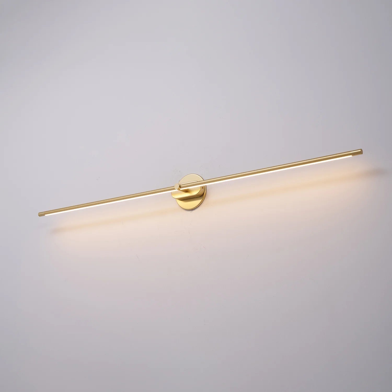 Luminária de parede em cristal facetado com iluminação suave e sofisticada para banheiros, perfeita para above-mirror ambiance. Dourado