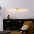 Luminária de parede em cristal facetado com iluminação suave e sofisticada para banheiros, perfeita para above-mirror ambiance.