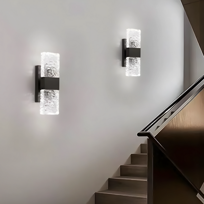 Luminária de parede em cristal iluminada por LED com design contemporâneo e sofisticado. Preto