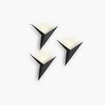Luminária de parede em estilo contemporâneo, com iluminação suave e delicada em formato de pássaro, ideal para adornar ambientes modernos com charme e sofisticação.