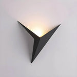 Luminária de parede em estilo contemporâneo, com iluminação suave e delicada em formato de pássaro, ideal para adornar ambientes modernos com charme e sofisticação.
