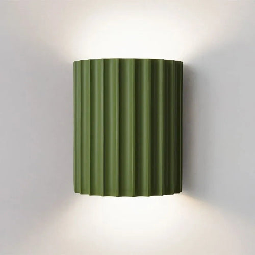 Luminária de parede em estilo minimalista com iluminação suave e formato inspirado em doces sofisticados para um toque contemporâneo na sua decoração. Verde 3 cores ajustáveis