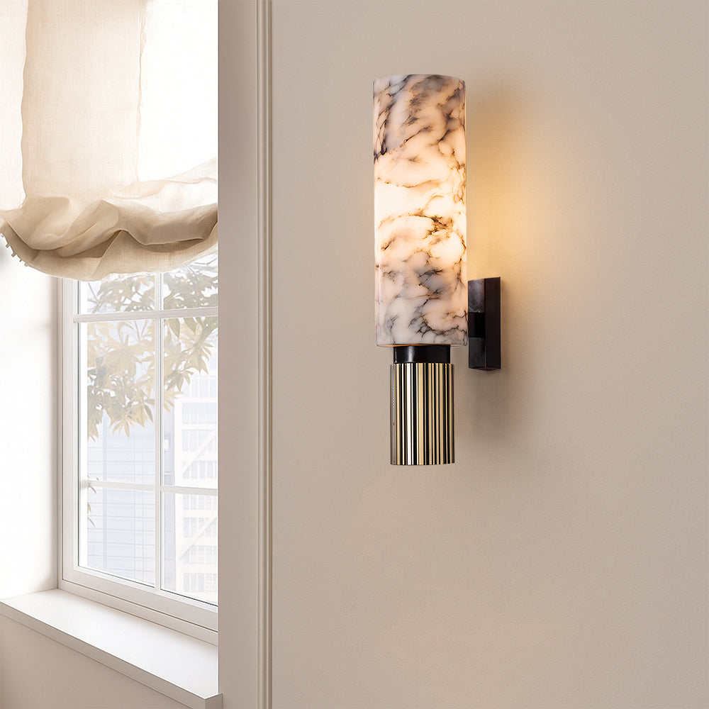 Luminária de parede em pedra cobre com design Sleek, perfeita para iluminar espaços contemporâneos com elegância.