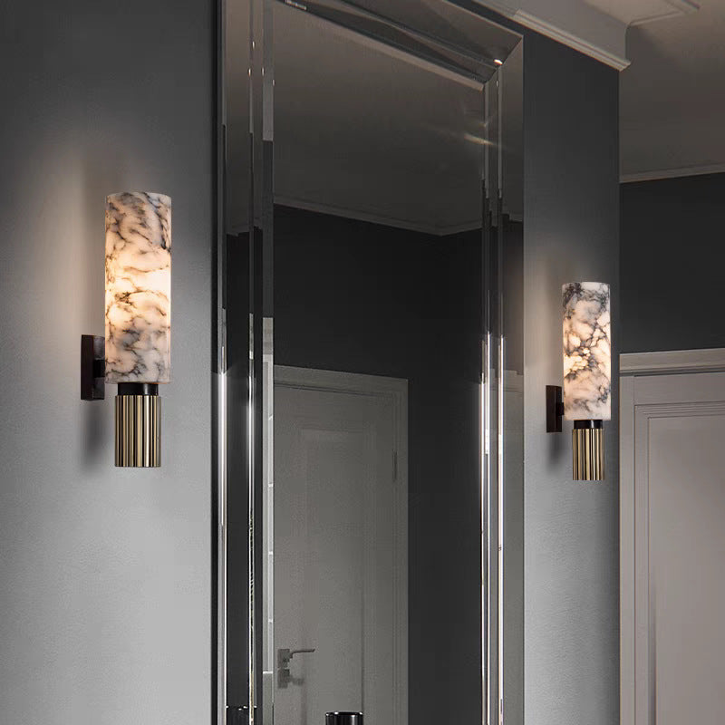 Luminária de parede em pedra cobre com design Sleek, perfeita para iluminar espaços contemporâneos com elegância.