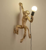 Luminária de parede em resina divertida com design de macaco, uma peça lúdica para iluminar com charme e estilo. Dourado D35*H70cm 13.7x27.5in Direito