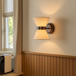 Luminária de parede em seda artesanal com design wabi-sabi minimalista, iluminando ambientes com sofisticação atemporal.