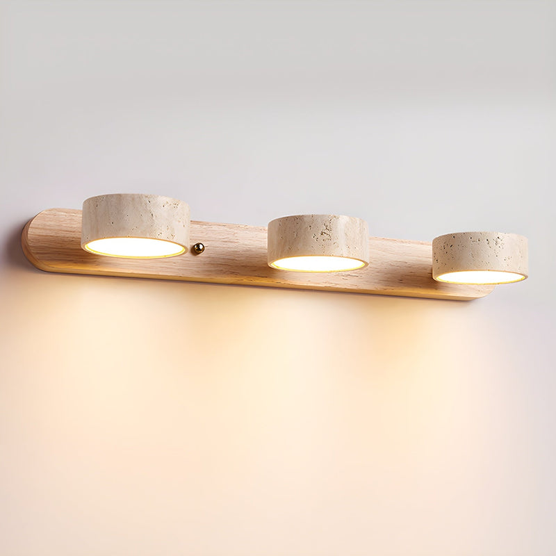 Luminária de parede em travertino refinado, com iluminação suave e design contemporâneo para ambientes sofisticados. 3-Luzes Cor Madeira