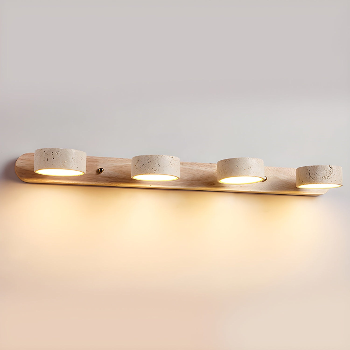 Luminária de parede em travertino refinado, com iluminação suave e design contemporâneo para ambientes sofisticados. 4-Luzes Cor Madeira